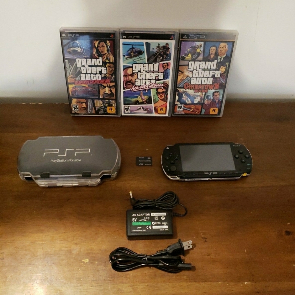 Sony PSP 1000 Console in Black (GTA BUNDLE!)